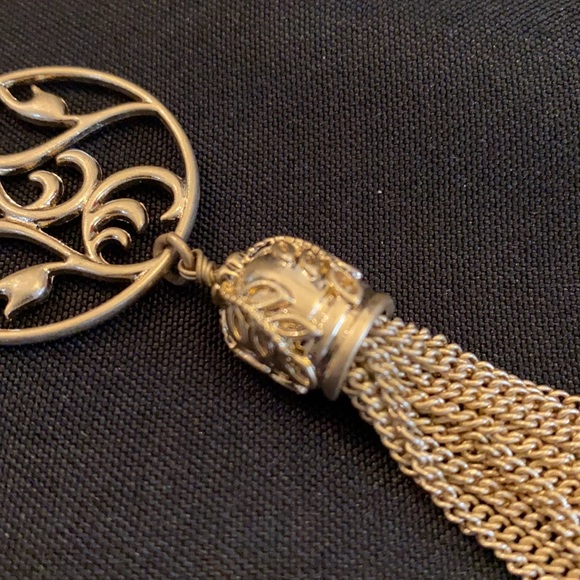 Beautiful Golden Lia Sophia Tassel Necklace - Picture 8 of 10